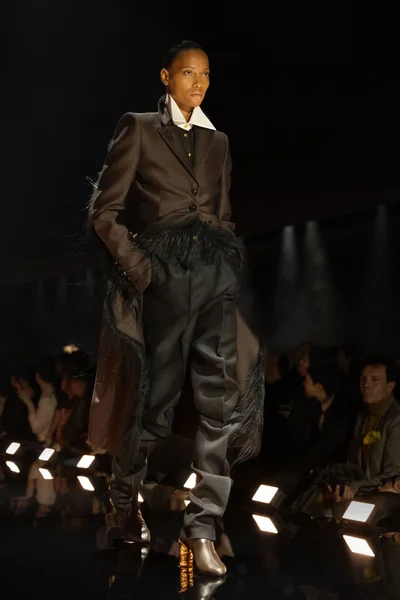 Look 18